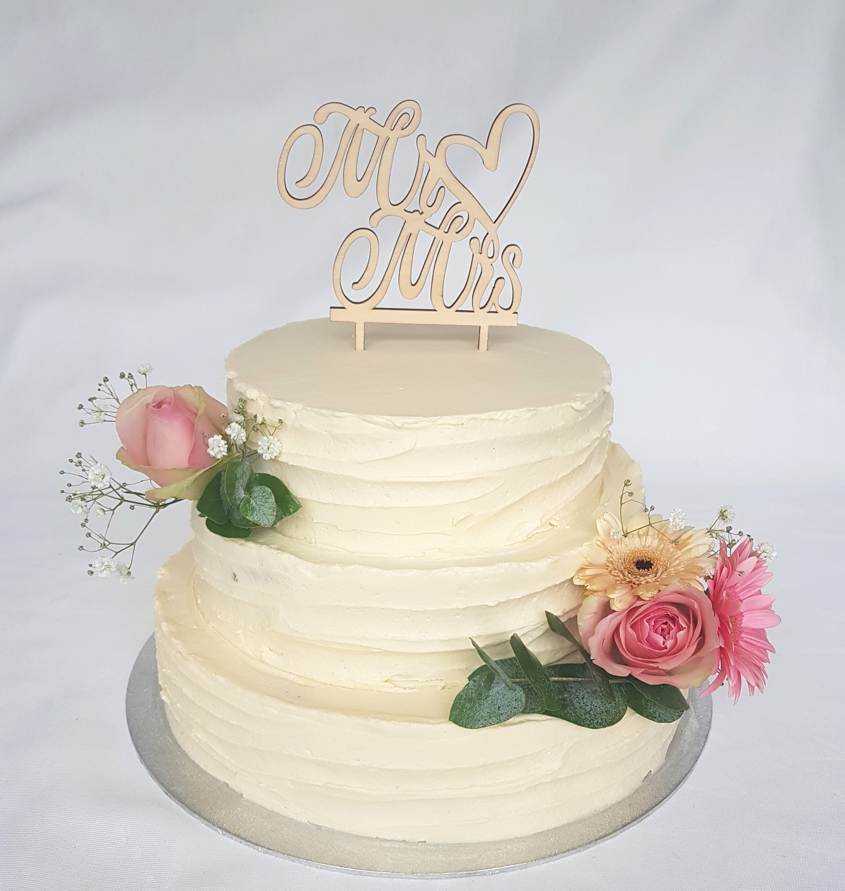 Bruidstaart met bloemen